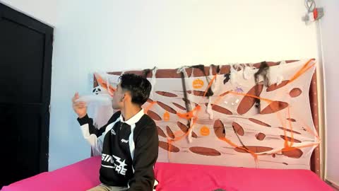 Snapshot of boys_hotparty chatting on October 18, 1:12 pm ALEX - TAYLER -MIKE online show from October 18, 1:12 pm