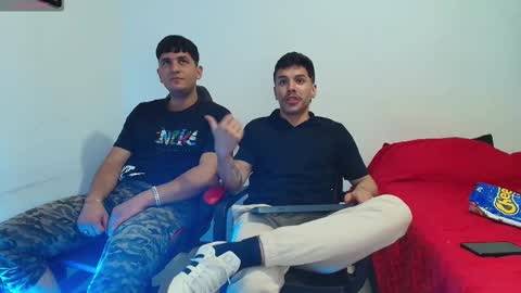 Snapshot of boyshots6331 chatting on February 1, 1:15 am boyshots6331 online show from February 1, 1:15 am