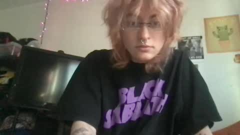 Snapshot of boywithbug chatting on February 26, 1:41 pm boywithbug online show from February 26, 1:41 pm