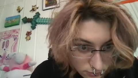 Snapshot of boywithbug chatting on March 4, 4:20 pm boywithbug online show from March 4, 4:20 pm