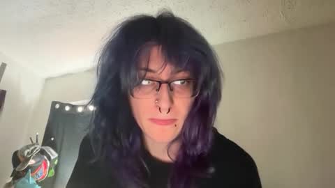 boywithbug online show from February 21, 7:15 pm