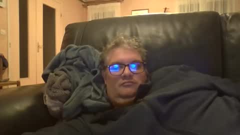 bozo81 online show from November 15, 6:00 am