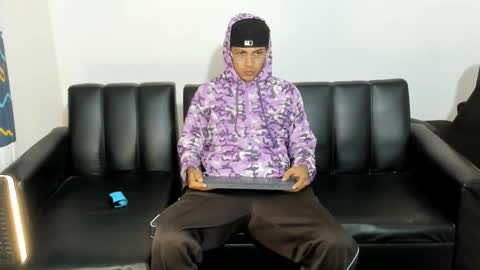 Snapshot of br4ndon_cooper chatting on May 4, 7:37 am Brandon online show from May 4, 7:37 am