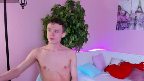 Snapshot of brad_myles chatting on October 5, 3:43 pm Brad online show from October 5, 3:43 pm