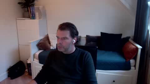 Snapshot of bram1944972145 chatting on December 10, 11:32 am Bram online show from December 10, 11:32 am