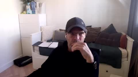 Snapshot of bram1944972145 chatting on February 6, 11:32 am Bram online show from February 6, 11:32 am