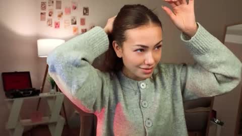 Lilly online show from December 16, 12:32 pm