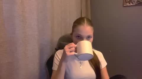 Alice online show from October 22, 12:27 pm