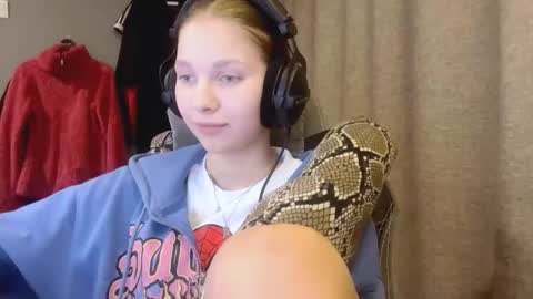 Alice online show from November 4, 4:28 pm