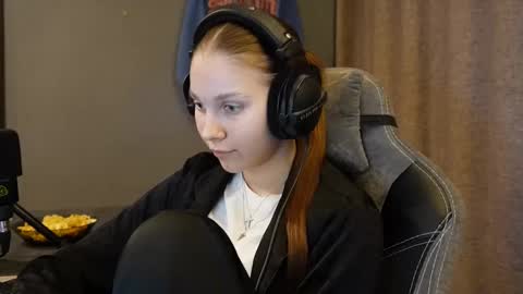 Alice online show from November 23, 2:28 pm