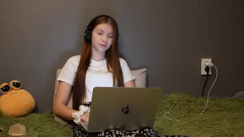 Alice online show from December 1, 2:11 pm