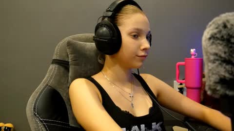 Alice online show from December 17, 3:29 pm