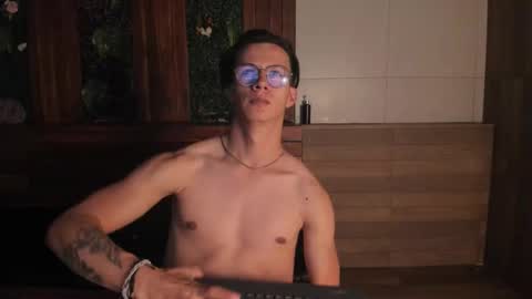 brandon_starkk online show from December 2, 11:48 am