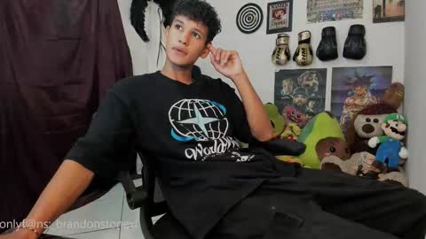 Snapshot of brandonstonexl chatting on February 6, 10:35 pm Brandon Stone online show from February 6, 10:35 pm