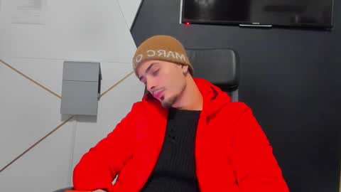 Snapshot of brandontatex chatting on January 9, 2:47 am BrandonTateX online show from January 9, 2:47 am