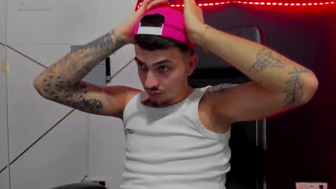 Snapshot of brandontatex chatting on February 7, 7:01 am BrandonTateX online show from February 7, 7:01 am