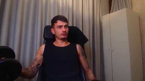 Snapshot of brandontatex chatting on February 11, 7:19 pm BrandonTateX online show from February 11, 7:19 pm