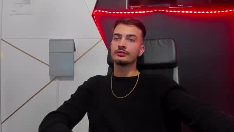 Snapshot of brandontatex chatting on February 14, 8:11 am BrandonTateX online show from February 14, 8:11 am