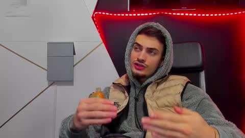 Snapshot of brandontatex chatting on February 15, 8:02 am BrandonTateX online show from February 15, 8:02 am