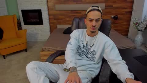 Snapshot of brandontatex chatting on February 16, 2:02 pm BrandonTateX online show from February 16, 2:02 pm