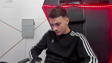 Snapshot of brandontatex chatting on February 18, 9:27 am BrandonTateX online show from February 18, 9:27 am