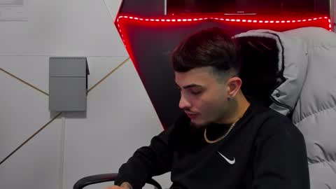 Snapshot of brandontatex chatting on February 26, 6:18 pm BrandonTateX online show from February 26, 6:18 pm