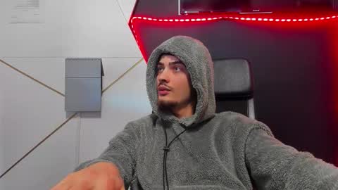 Snapshot of brandontatex chatting on February 27, 8:25 am BrandonTateX online show from February 27, 8:25 am