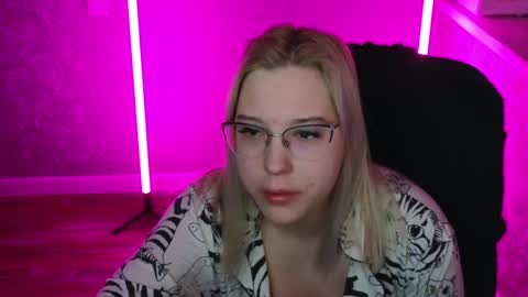 Belle  online show from December 27, 1:43 am