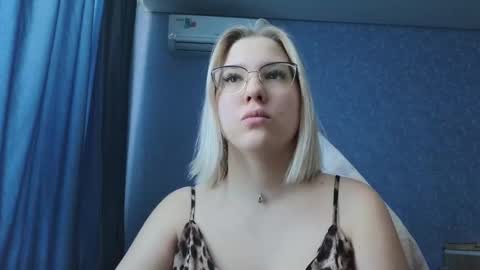 Belle  online show from November 16, 5:13 am