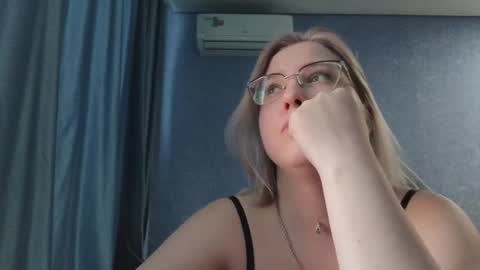 Belle  online show from March 15, 11:49 am