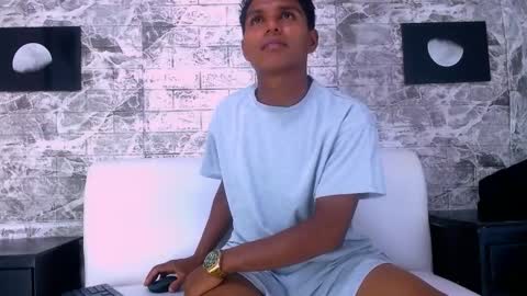 bratt_wolft_ online show from December 19, 6:37 pm