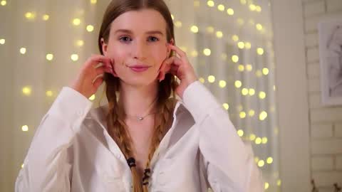 Snapshot of brave_journey chatting on March 3, 6:33 pm Eli online show from March 3, 6:33 pm