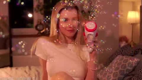 Snapshot of brave_journey chatting on September 12, 7:14 pm Eli online show from September 12, 7:14 pm