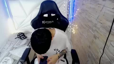 Snapshot of brayan_lopezz chatting on December 3, 2:27 pm BRAYAN online show from December 3, 2:27 pm