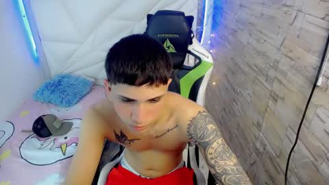 Snapshot of brayan_lopezz chatting on January 21, 3:54 pm BRAYAN online show from January 21, 3:54 pm