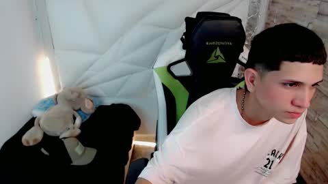 Snapshot of brayan_lopezz chatting on February 4, 12:44 pm BRAYAN online show from February 4, 12:44 pm