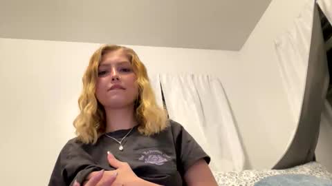 Snapshot of breezyxlove chatting on April 16, 2:23 am Breezyxlove online show from April 16, 2:23 am