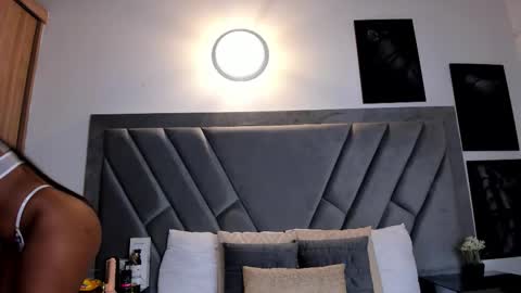 Brenda online show from November 24, 9:25 pm