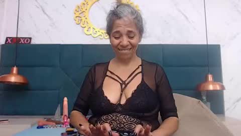 BRENDA VELASQUEZ online show from November 29, 9:29 pm