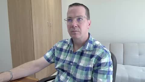 Snapshot of brettdj chatting on September 13, 9:53 am Brett online show from September 13, 9:53 am