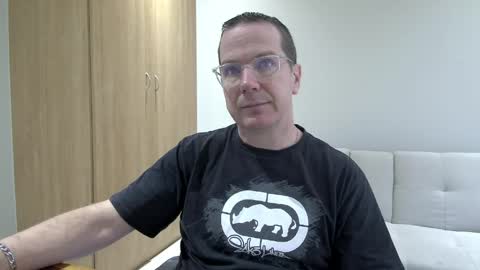 Snapshot of brettdj chatting on April 19, 11:42 am Brett online show from April 19, 11:42 am