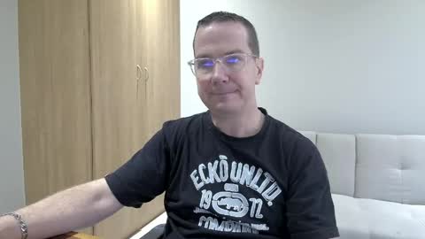 Snapshot of brettdj chatting on April 25, 11:02 am Brett online show from April 25, 11:02 am