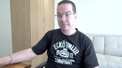 Snapshot of brettdj chatting on April 27, 11:52 am Brett online show from April 27, 11:52 am