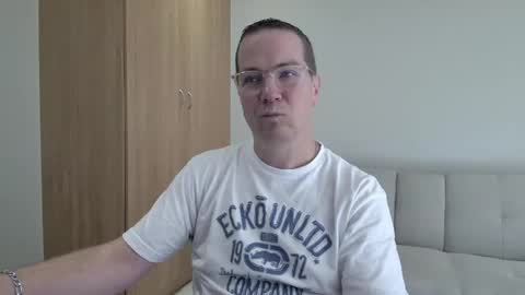 Snapshot of brettdj chatting on May 1, 11:59 am Brett online show from May 1, 11:59 am