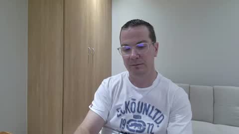 Snapshot of brettdj chatting on June 10, 3:11 pm Brett online show from June 10, 3:11 pm