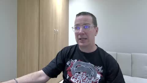 Snapshot of brettdj chatting on June 11, 3:32 pm Brett online show from June 11, 3:32 pm