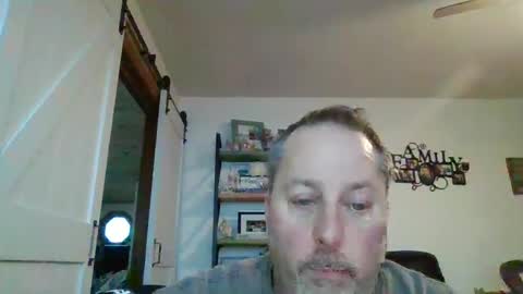 Snapshot of brettsky chatting on December 10, 3:55 pm hey online show from December 10, 3:55 pm