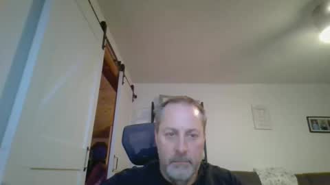 Snapshot of brettsky chatting on February 6, 10:46 pm hey online show from February 6, 10:46 pm