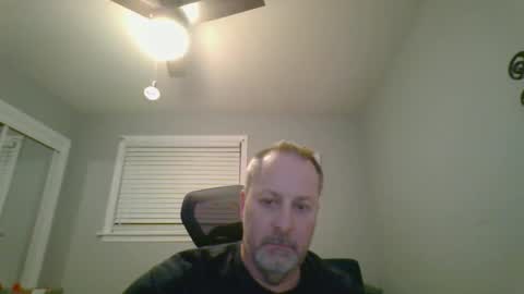 Snapshot of brettsky chatting on February 24, 3:59 am hey online show from February 24, 3:59 am