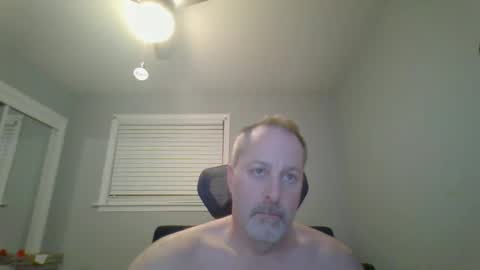 Snapshot of brettsky chatting on February 26, 3:38 am hey online show from February 26, 3:38 am